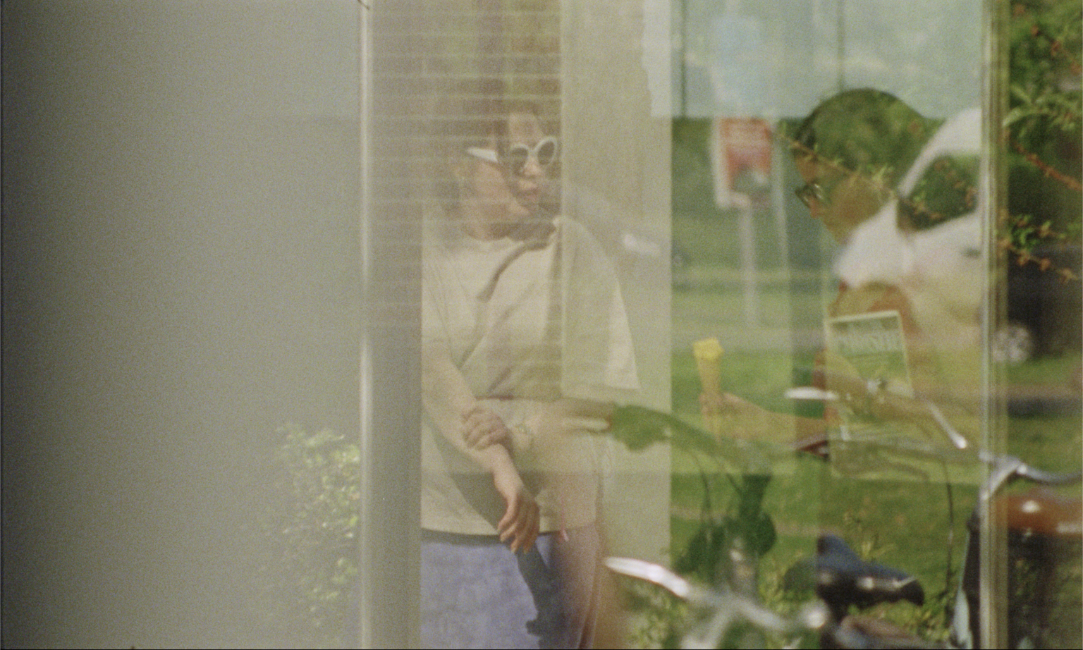 Ein Arm ist ein Arm ist… — film still