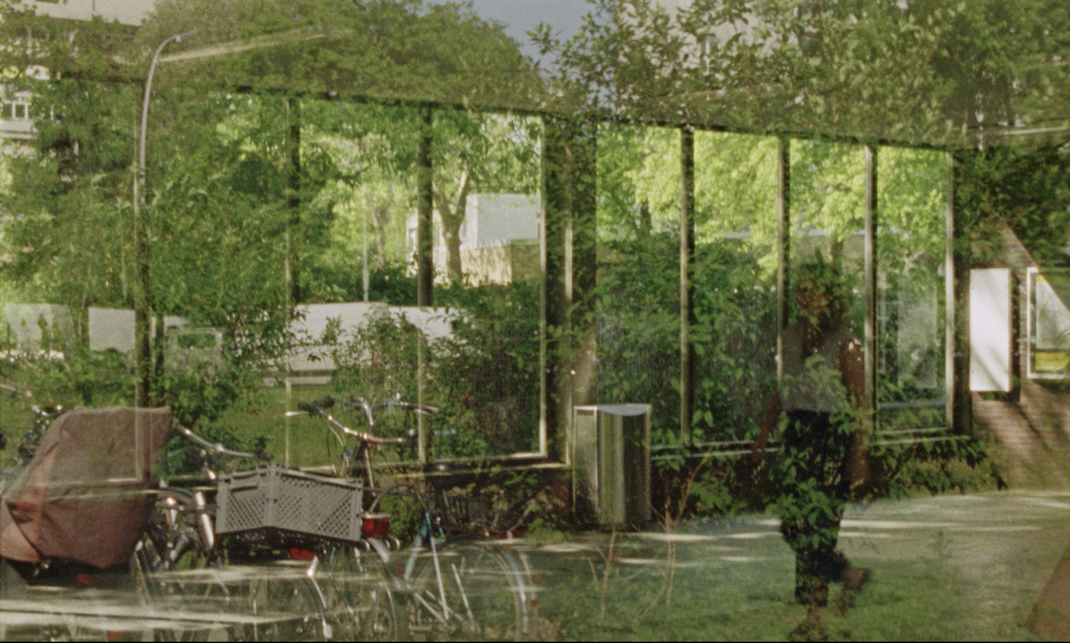 Ein Arm ist ein Arm ist… — film still