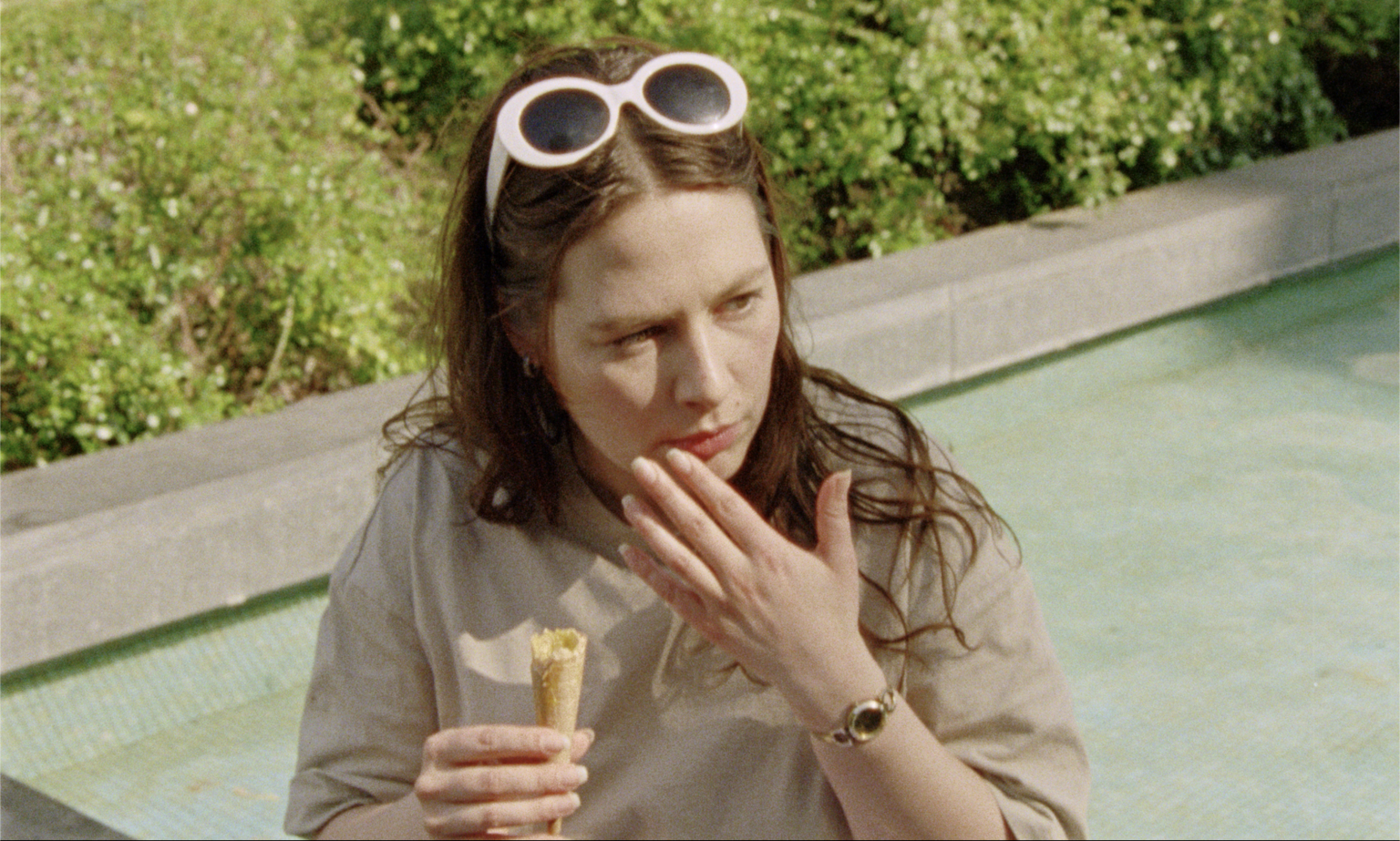 Ein Arm ist ein Arm ist… — film still